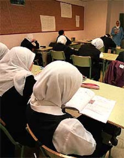 Alumnos del Colegio Saudí de Madrid, situado en la mezquita.