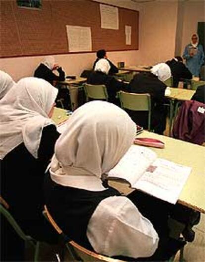 Alumnos del Colegio Saudí de Madrid, situado en la mezquita.