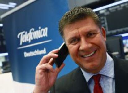 Rene Schuster, consejero delegado de Telefonica Alemania, posando en la OPV de la empresa.