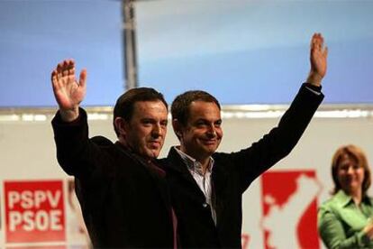 Joan Ignasi Pla y José Luis Rodríguez Zapatero, ayer, en el Palacio de Congresos de Valencia.