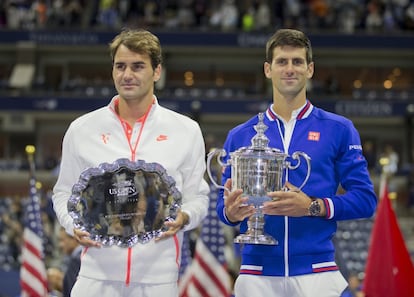 Federer (finalista) y Djokovic (ganador), tras la final del Open de Estados Unidos de 2015.