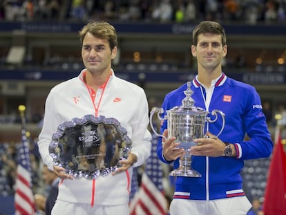 Federer (finalista) y Djokovic (ganador), tras la final del Open de Estados Unidos de 2015.