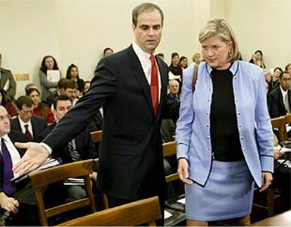 Sherron Watkins, antigua empleada de Enron, a su llegada al subcomité del Congreso donde testificó.