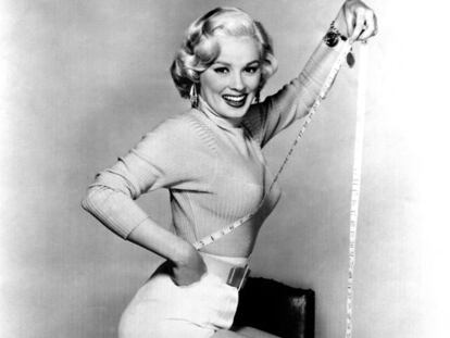 El polémico aterrizaje de la talla XXXS