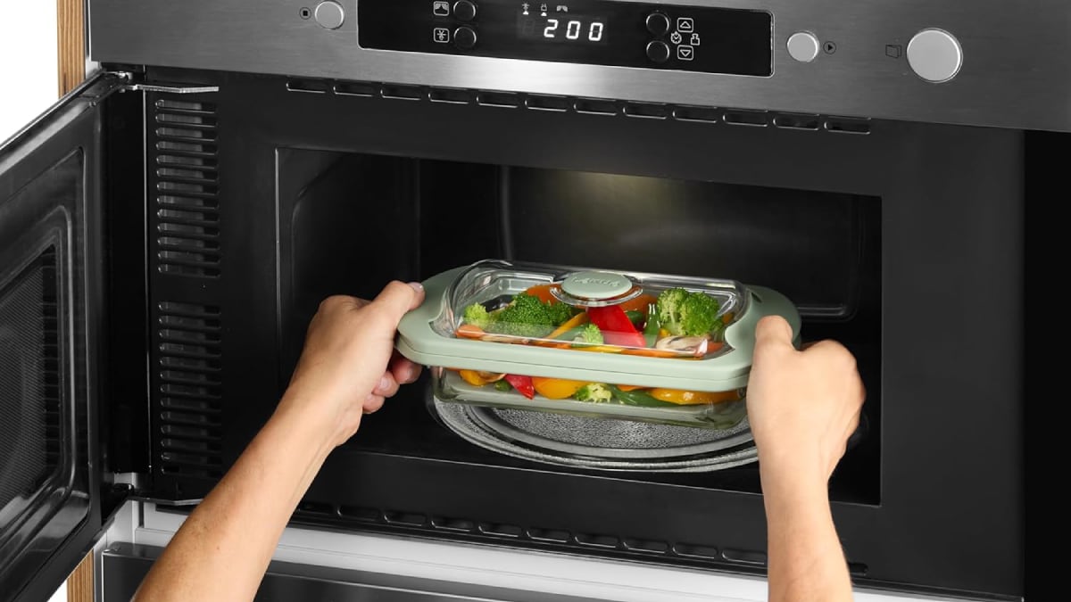 Vaporera de vidrio con bandeja Lékué: cocina, sirve y conserva en la nevera.