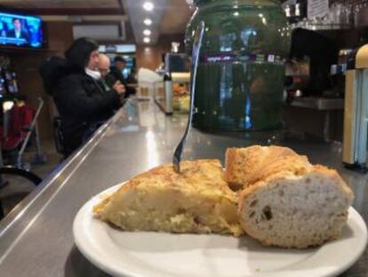 Pincho de tortilla en el bar Plaza (Alcorcón).