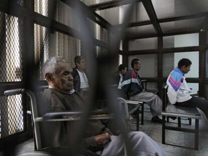 Los condenados, durante la lectura de la sentencia.
