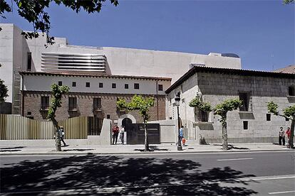 La Casa Museo de Colón en Valladolid, con la ampliación, detrás, recién inaugurada, obra de los arquitectos Urdiarín y Llanos.