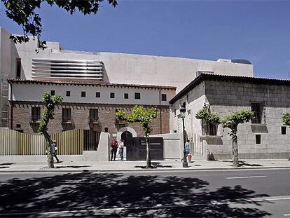 La Casa Museo de Colón en Valladolid, con la ampliación, detrás, recién inaugurada, obra de los arquitectos Urdiarín y Llanos.