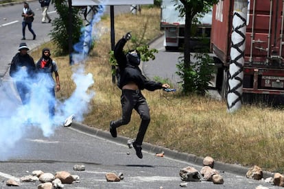 Enfrentamientos entre policías y estudiantes el miércoles en Tegucigalpa.