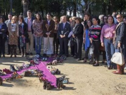 Acto del PP en Sevilla, en homenaje a las 44 víctimas de violencia machista de 2014.