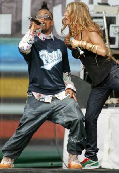 La banda de <i>hip-hop</i> The Black Eyed Peas, en el concierto Live 8 de Filadelfia.