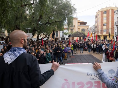 Concentración de apoyo a los heridos en el ataque ultra  a la asociación antifascista La Cosa Nostra de Castellón.