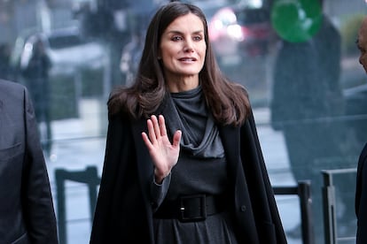La reina Letizia asiste a una reunión en la Fundación Juventud FAD en la sede de ENDESA en Madrid el 16 de diciembre de 2022.