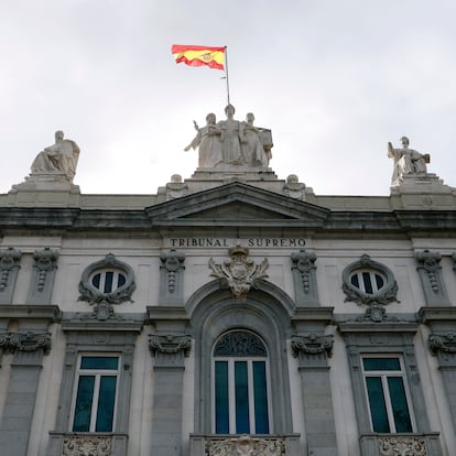 MADRID, 28/01/2025.- Vista del Tribunal Supremo este martes, que ha acordado, por unanimidad, mantener a Álvaro García Ortiz al frente de la Fiscalía General del Estado, al desestimar el recurso de una asociación de fiscales, la APIF, que pedía anular su nombramiento. La Sala de lo Contencioso ha avanzado este martes su decisión de rechazar la pretensión de la Asociación Profesional e Independiente de Fiscales (APIF) y ratificar el nombramiento de García Ortiz como fiscal general del Estado, un día antes de que acuda a declarar, también ante el Supremo, como investigado por presunta revelación de secretos sobre la pareja de Isabel Díaz Ayuso y su causa por fraude fiscal.-EFE/ Blanca Millez