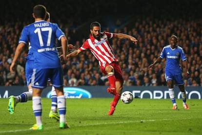 Cuareta años después, en Stamford Bridge y tras eliminar al Chelsea de José Mourinho, el Atlético alcanzaba por segunda vez en su historia la final de la Copa de Europa. En la previa tanto Simeone como Mourinho hicieron un alegato del contragolpe frente al juego más tocado. Al término del partido, el Cholo dejó una de la frases que más se le recuerdan: "Quiero agradecer a las mamás de estos chicos, porque nacieron con unos huevos muy grandes".