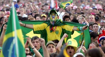 Aficionados de la selección brasileña.