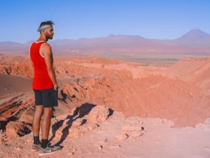 De impresionantes montañas quebradas a columnas de agua hirviendo, pasando por el Valle de la Luna y lagunas saladas. @enriquealex recorre uno de los lugares más áridos del mundo