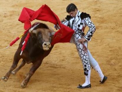 Morante y Pablo Aguado ofrecieron solo detalles ante una moribunda y noble corrida de Juan Pedro Domecq