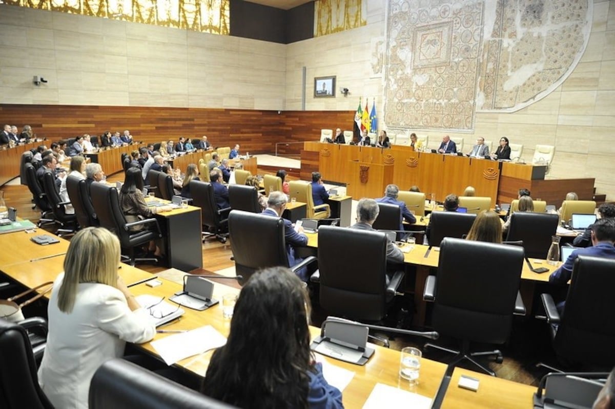 PP y Vox derogan la Ley de Memoria Histórica de Extremadura para aprobar una “de Concordia”