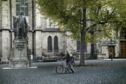 Estatua de Johann Sebastian Bach junto a la Thomaskirche.