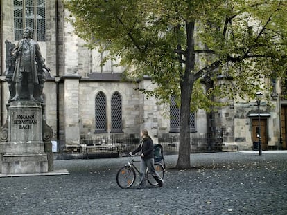 Estatua de Johann Sebastian Bach junto a la Thomaskirche.