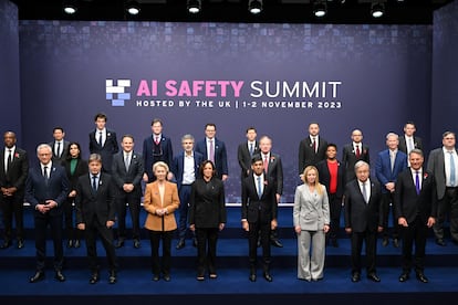 Representantes de 28 países participan en la Cumbre de Seguridad de la IA en Bletchley Park, en Reino Unido.
