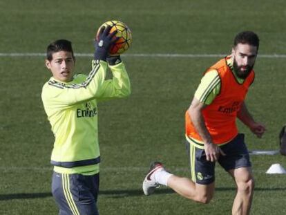 James, junto a Carvajal, este s&aacute;bado en Valdebebas.