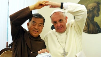 El Papa Francisco con el padre Oh Woong-jin en el Vaticano el 2 de agosto de 2013. 