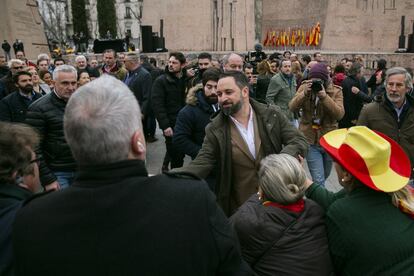 El líder de Vox, Santiago Abascal, ha ido más allá y ha defendido este domingo la necesidad de "sofocar el golpe" en Cataluña "hasta las últimas consecuencias" con la detención de sus "responsables y conspiradores", en referencia, entre otros, al presidente de la Generalitat, Quim Torra. En la foto, Santiago Abascal, a su llegada a la concentración de la plaza de Colón.