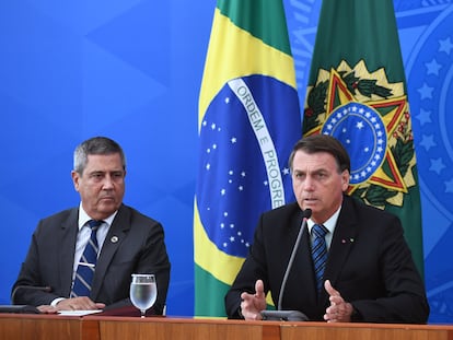 Presidente Jair Bolsonaro durante coletiva de imprensa ao lado dos ministros da Casa Civil, Braga Netto, e da Economia, Paulo Guedes.