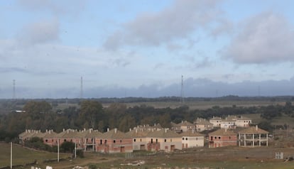 Vista aérea de la urbanización inacabada a las afueras de Las pajanosas (Sevilla).