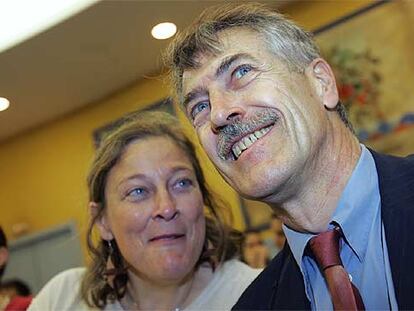 Alain Lipietz y su hermana Hélène, en el tribunal de Toulouse que ha condenado a los ferrocarriles franceses.