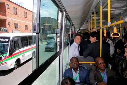 Los alcaldes que participaron en Cities for Life, en el transporte p&uacute;blico de Medell&iacute;n