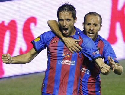 Míchel celebra el primer tanto ante el Twente.