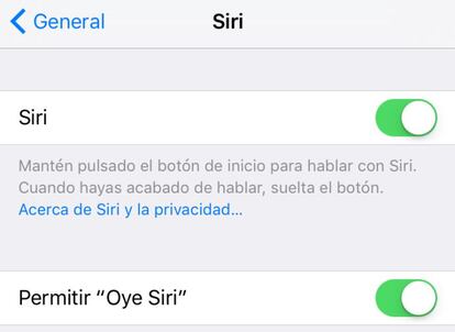 En los Ajustes de Siri, ahora puedes encontrar una opción bajo el título Permitir "Oye Siri". Gracias a esta nueva característica, aunque el terminal esté bloqueado, podrás usar el asistente de voz con sólo pronunciar ese comando. Ahora bien, primero tiene que saber cómo es tu voz.