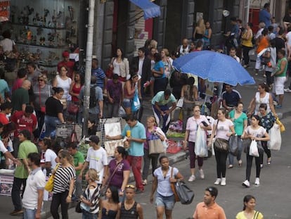 Rua 25 de mar&ccedil;o, um dos maiores centros comerciais do Brasil.