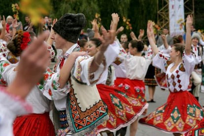 Bailes tradicionales en el Día Nacional del Vino, en Chisináu, la capital de Moldavia.