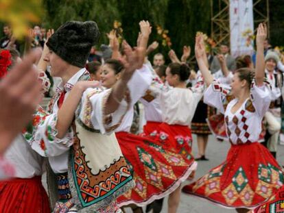 Bailes tradicionales en el Día Nacional del Vino, en Chisináu, la capital de Moldavia.