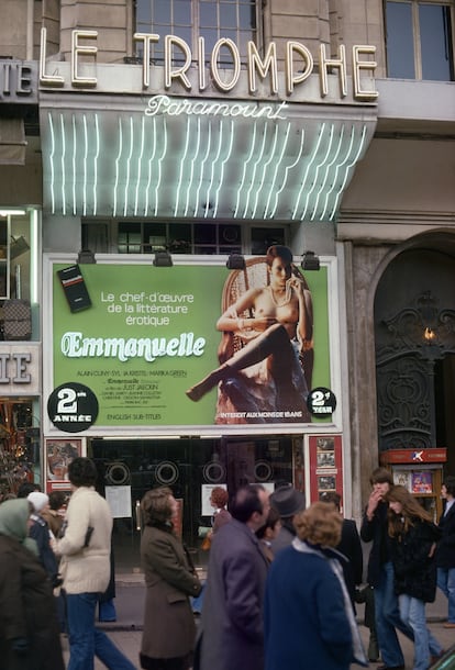 'Emmanuelle' se pasó diez años en proyección en el cine parisino Le Triomphe. La imagen es de 1976.