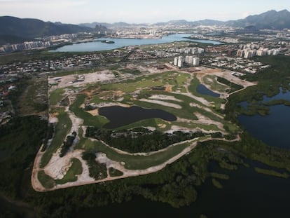 Imagen a&eacute;rea de la construcci&oacute;n del campo de golf del barrio de Barra de Tijuca, en R&iacute;o de Janeiro. 