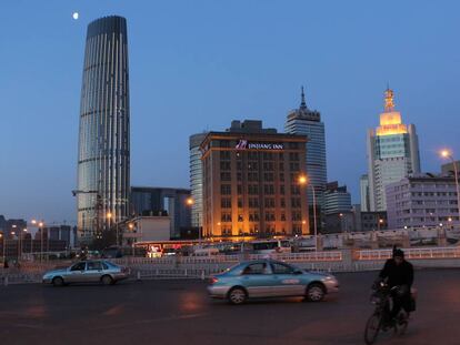 Atardecer en la ciudad de Tianjin (China).