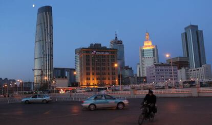 Atardecer en la ciudad de Tianjin (China).