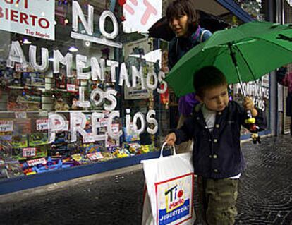 Una tienda de juguetes de Buenos Aires anuncia que no ha aumentado sus precios a pesar de la crisis.