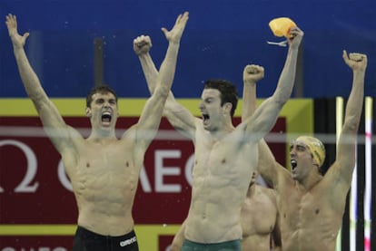 De izquierda a derecha, Targett, Magnussen y Abood, tres de los componentes del relevo australiano del 4x100m.