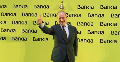 Rodrigo Rato tocando la campana de la salida a Bolsa de Bankia en julio de 2011.