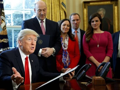 Trump, tras firmar el decreto de revisi&oacute;n de la Dodd-Frank.