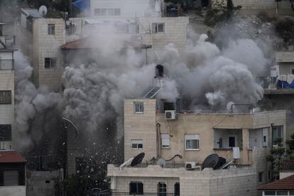 Momento del ataque sobre la vivienda de la familia palestina Khairy Alqam, en el barrio mayoritariamente árabe de Al-Tur de Jerusalén.