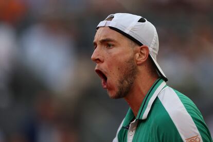 Struff grita tras ganar un punto a Alcaraz.