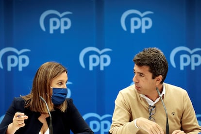 El presidente del PPCV, Carlos Mazón, acompañado de la secretaria general y síndica en Les Corts, María José Catalá.
